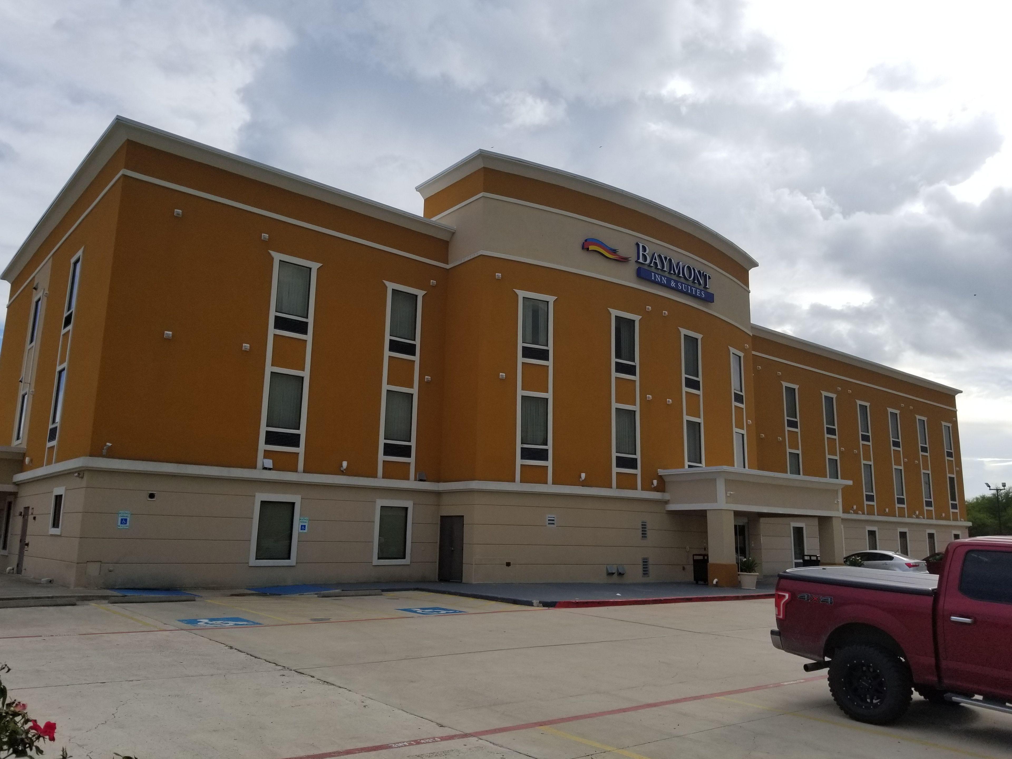 4 Smart Business Hotels Near Victorian Hall Worth Booking