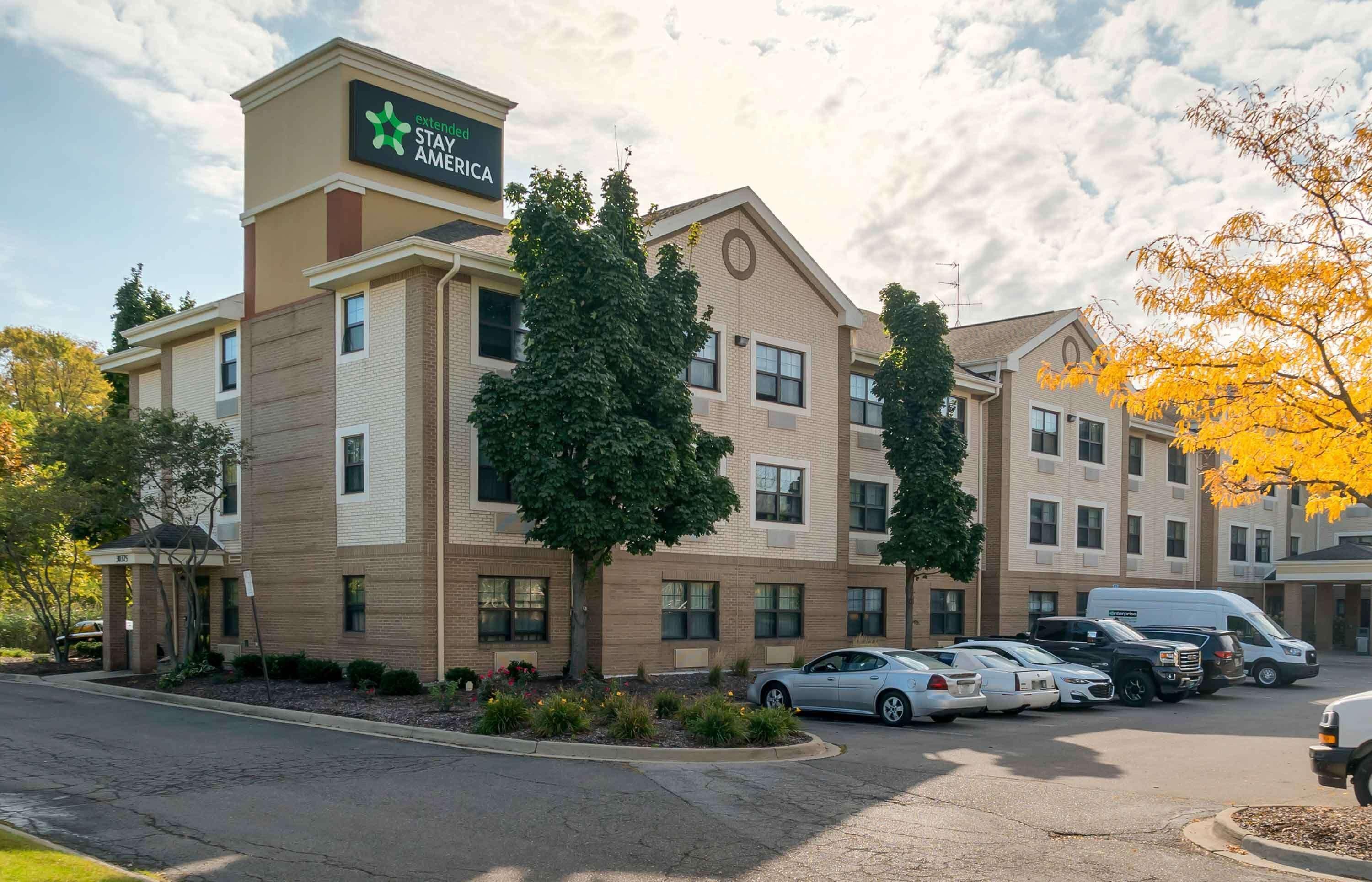 Staying Near Amvets 171 Memorial Hall: 4 Budget Hotels Compared