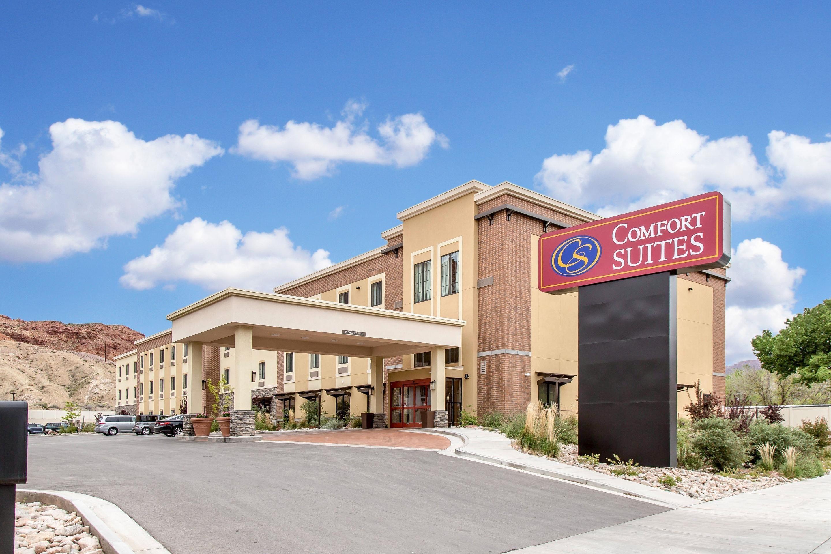 Staying Near Canyonlands: 4 Central Hotels Compared