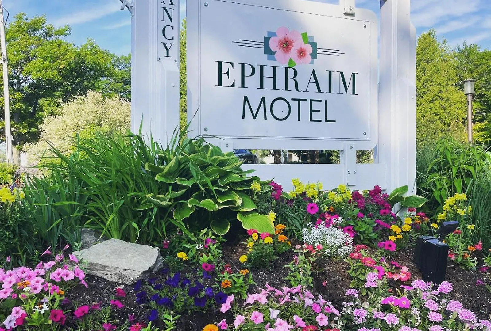 Where to Stay Near Red Putter Mini Golf: 4 Family Hotels