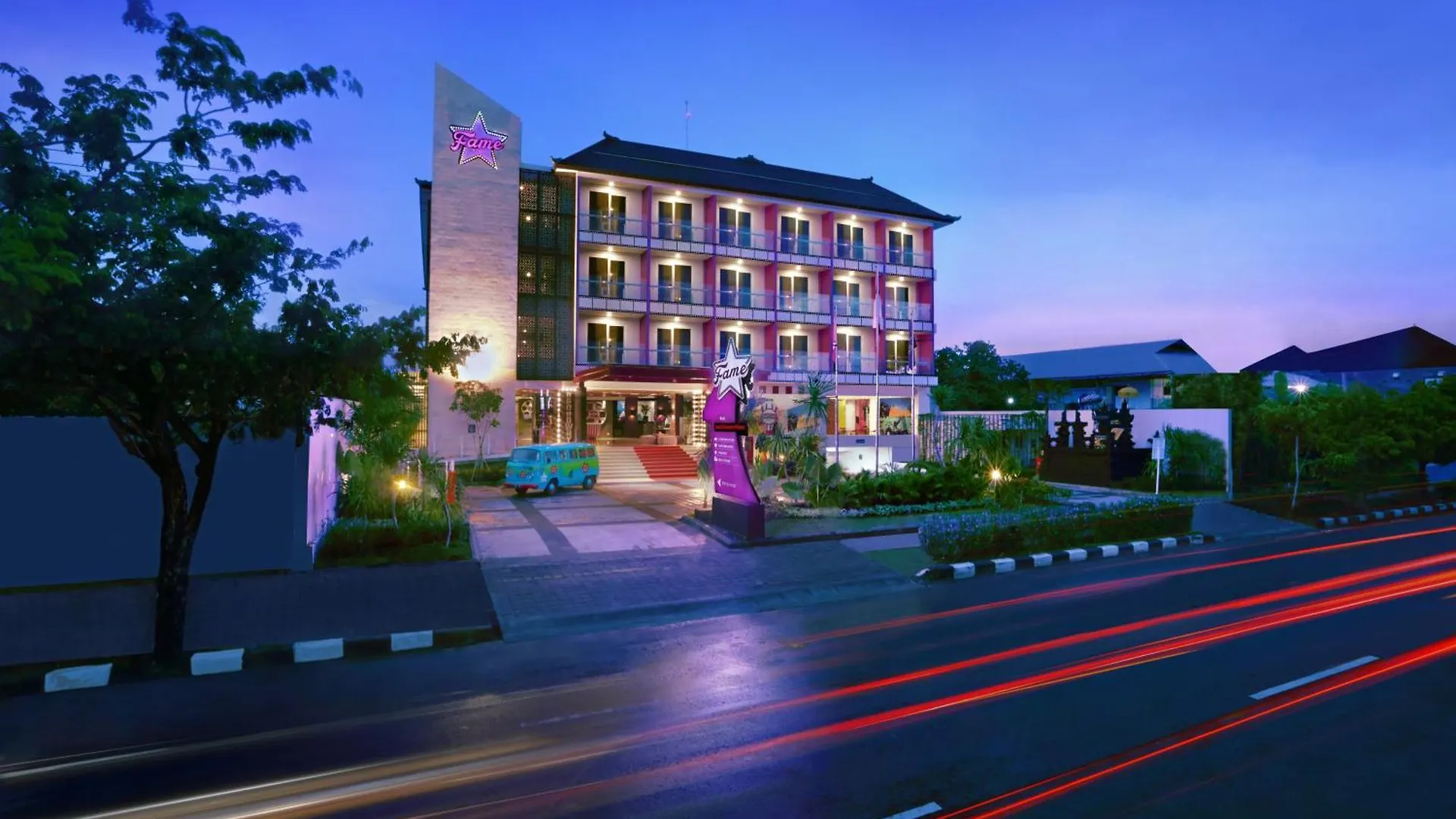 Where to Stay Near Lippo Plaza Sunset: 6 Airport Hotels Ranked
