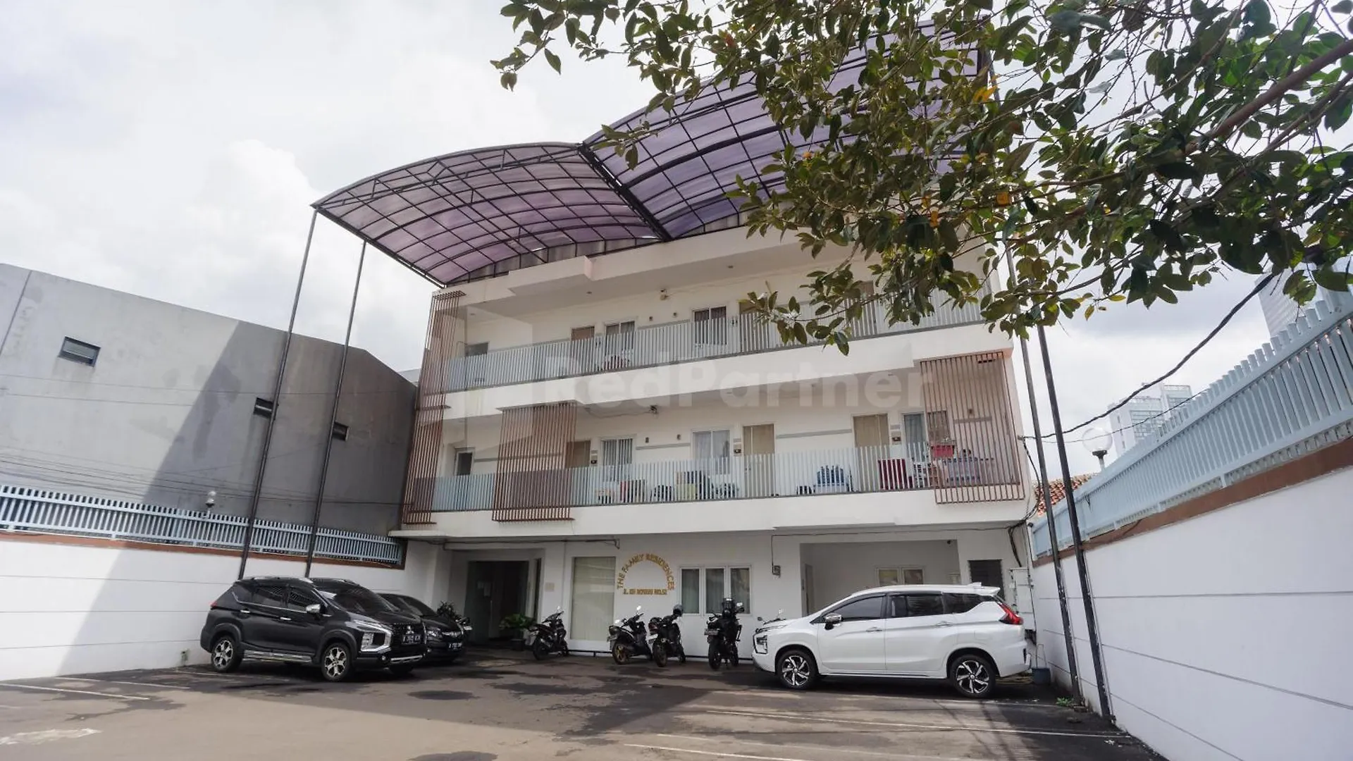 4 RedDoorz Hotels in Jakarta CBD: Which One to Book?