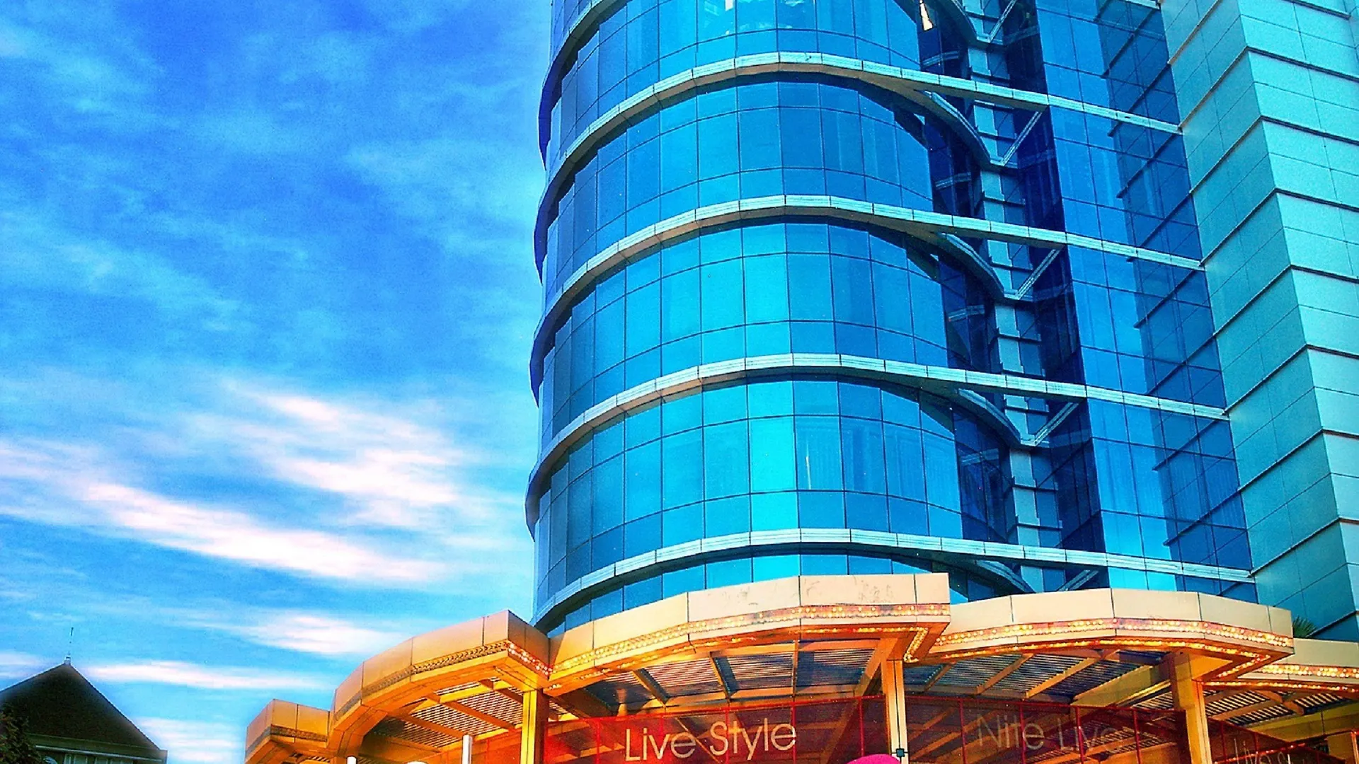 4 Central Hotels in Tunjungan Surabaya Worth Booking