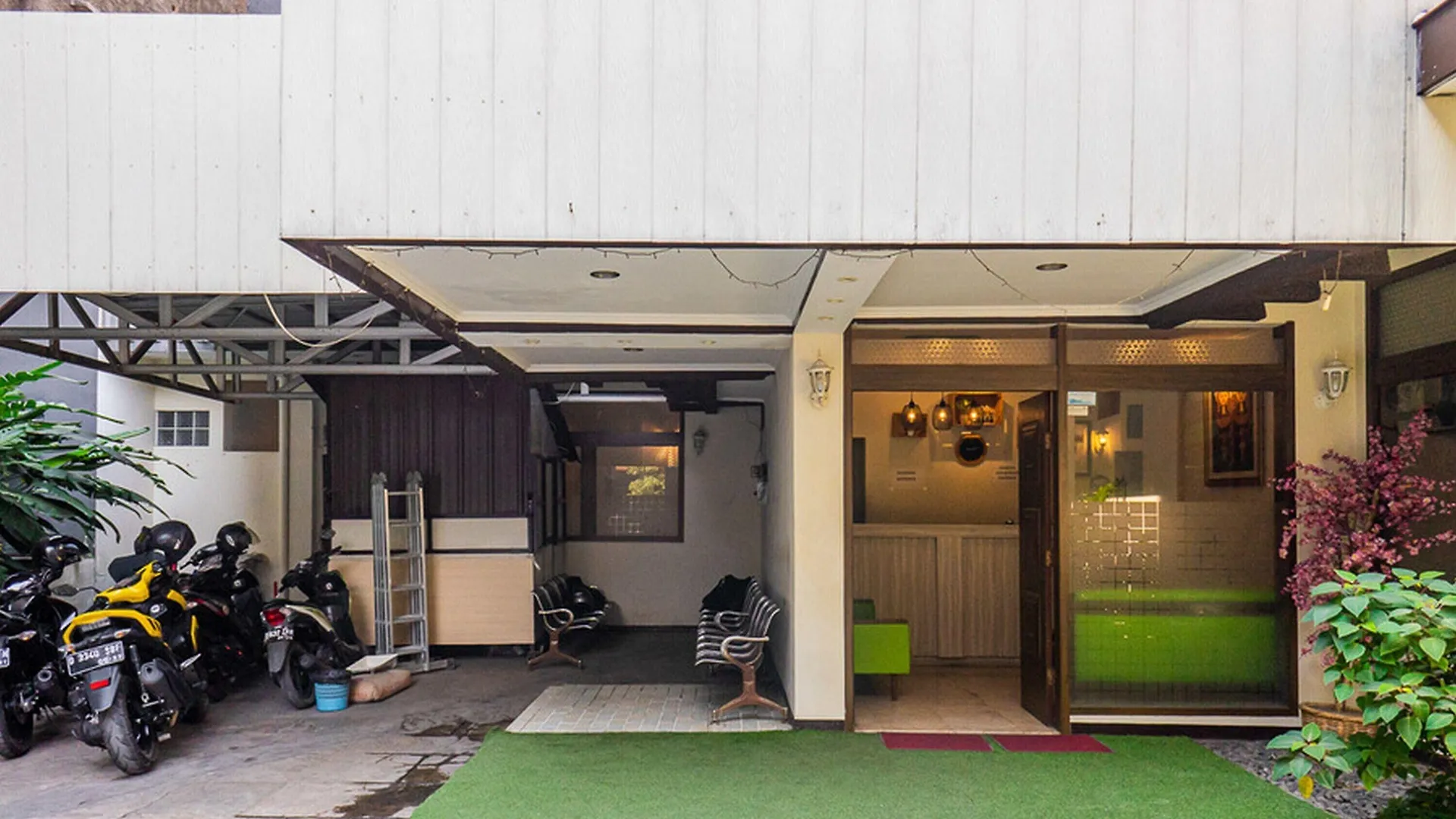 5 Smart RedDoorz Hotels in Regol Worth Booking