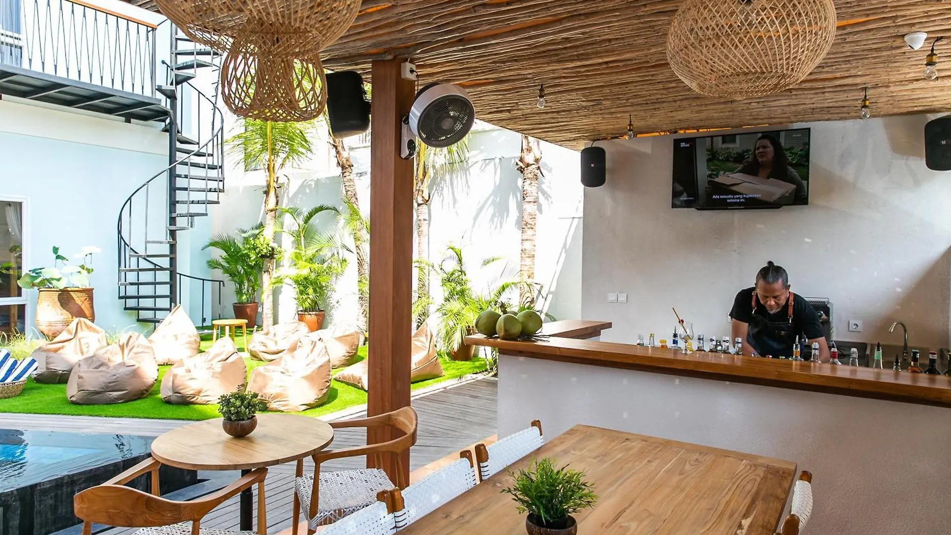 Where to Stay Near Mozaic Beach Club: 11 Budget Hotels Worth Booking
