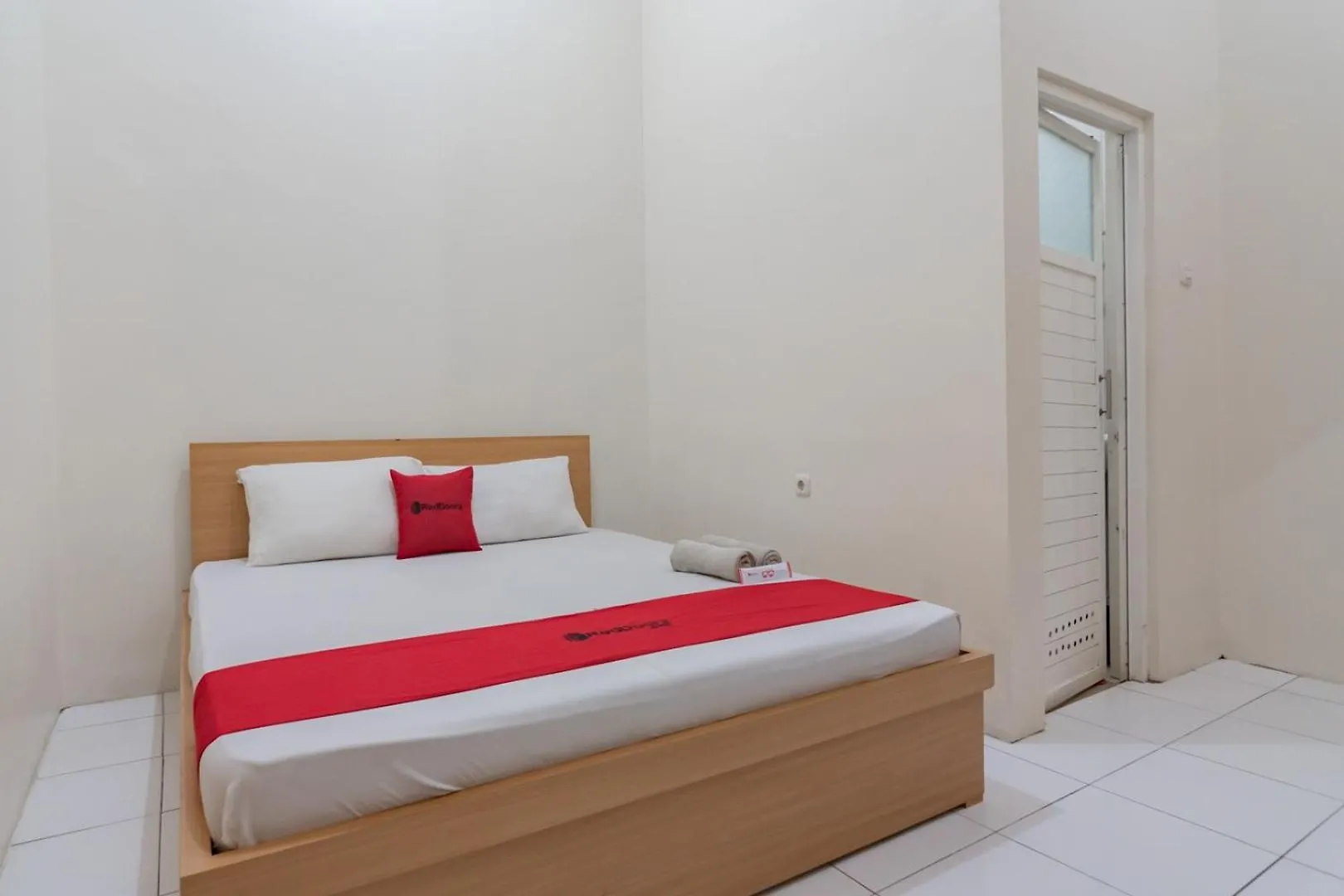 5 RedDoorz Hotels in West Java Worth Booking Now