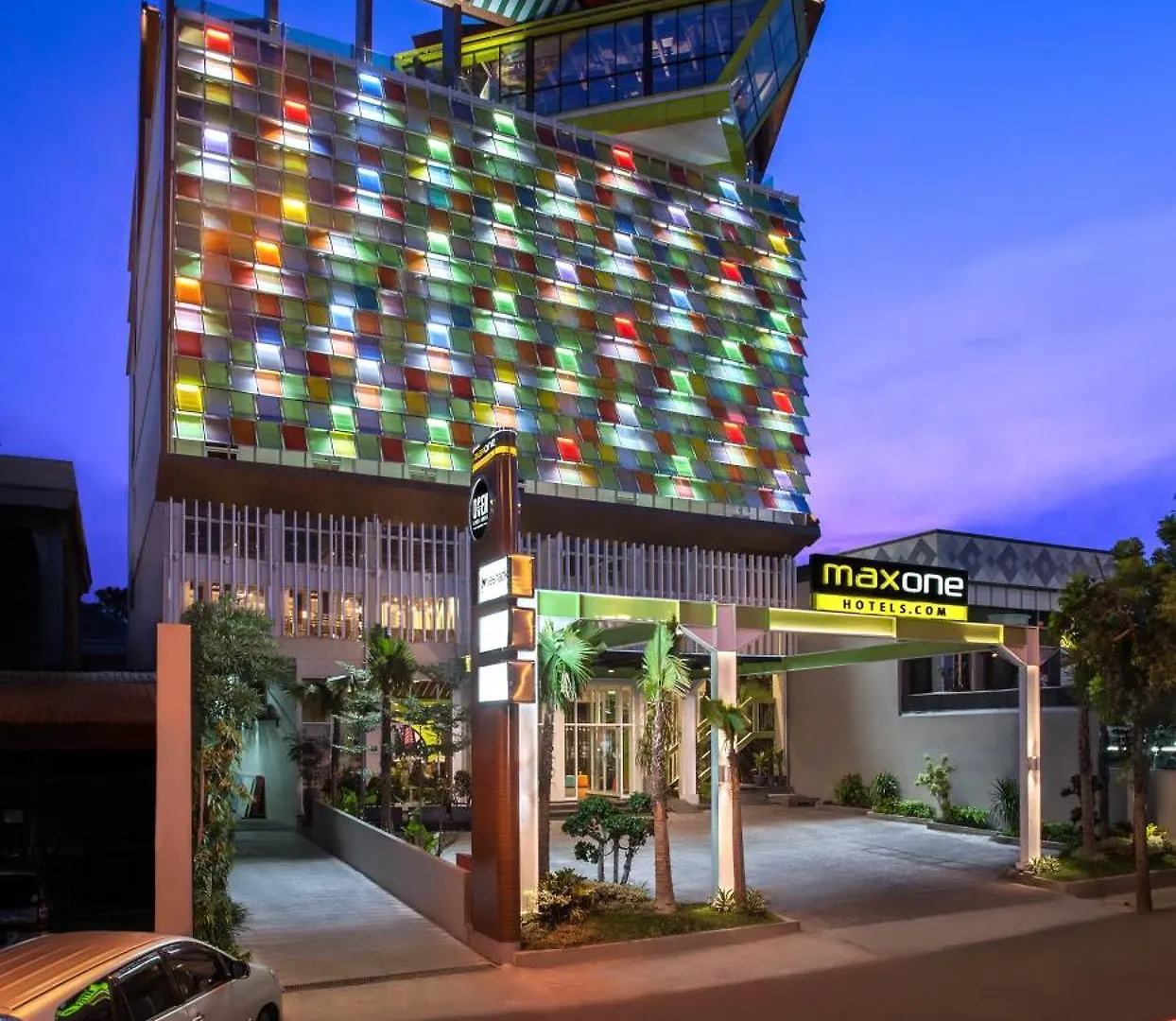 12 Resort Hotels Near Surabaya Zoo Worth Booking Now
