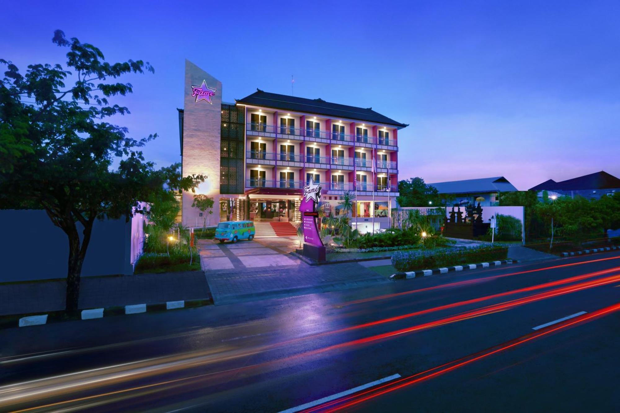 Where to Stay Near Lippo Plaza Sunset: 6 Airport Hotels Ranked