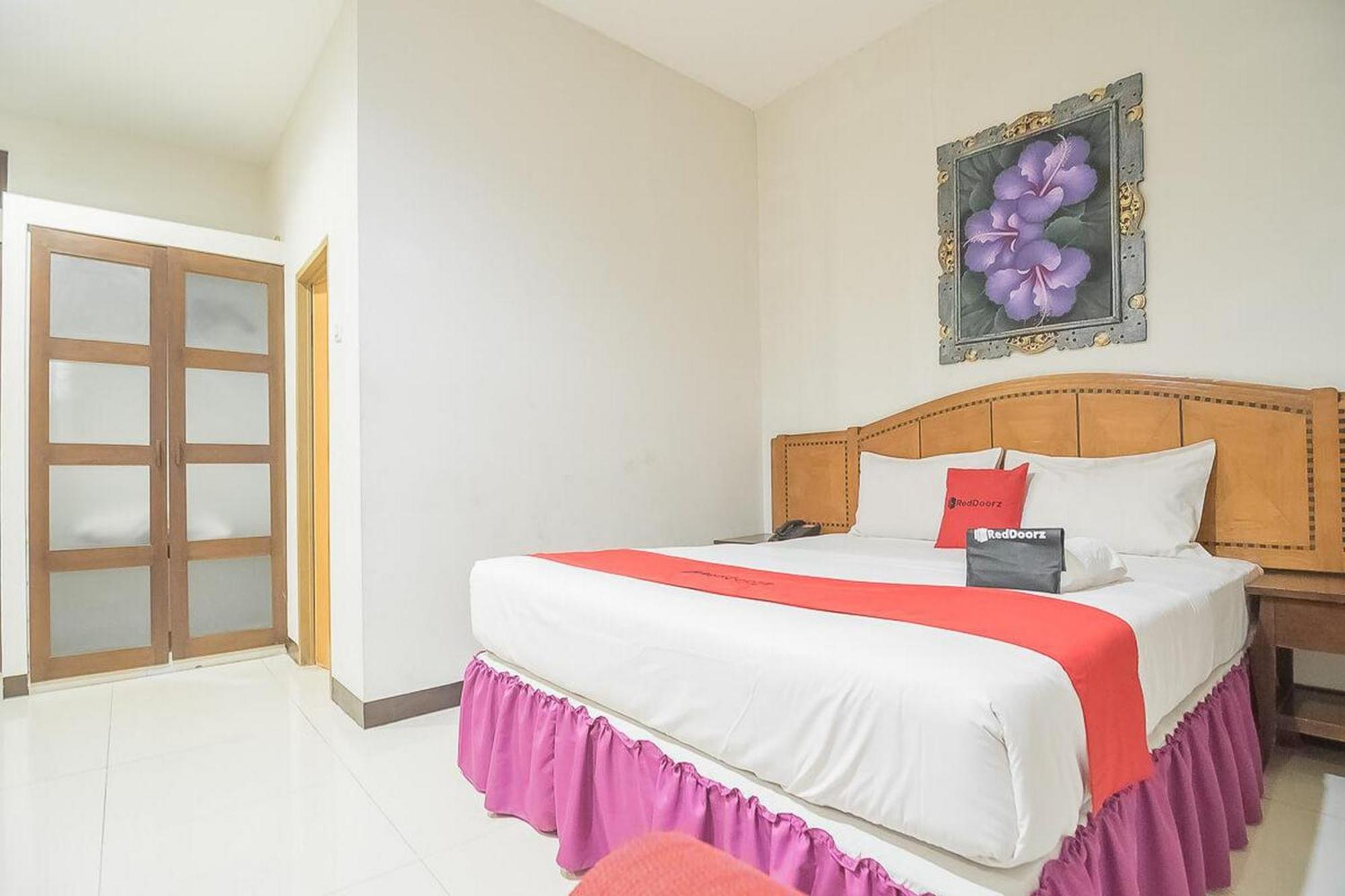 6 RedDoorz Hotels in Lengkong Worth Booking in Bandung
