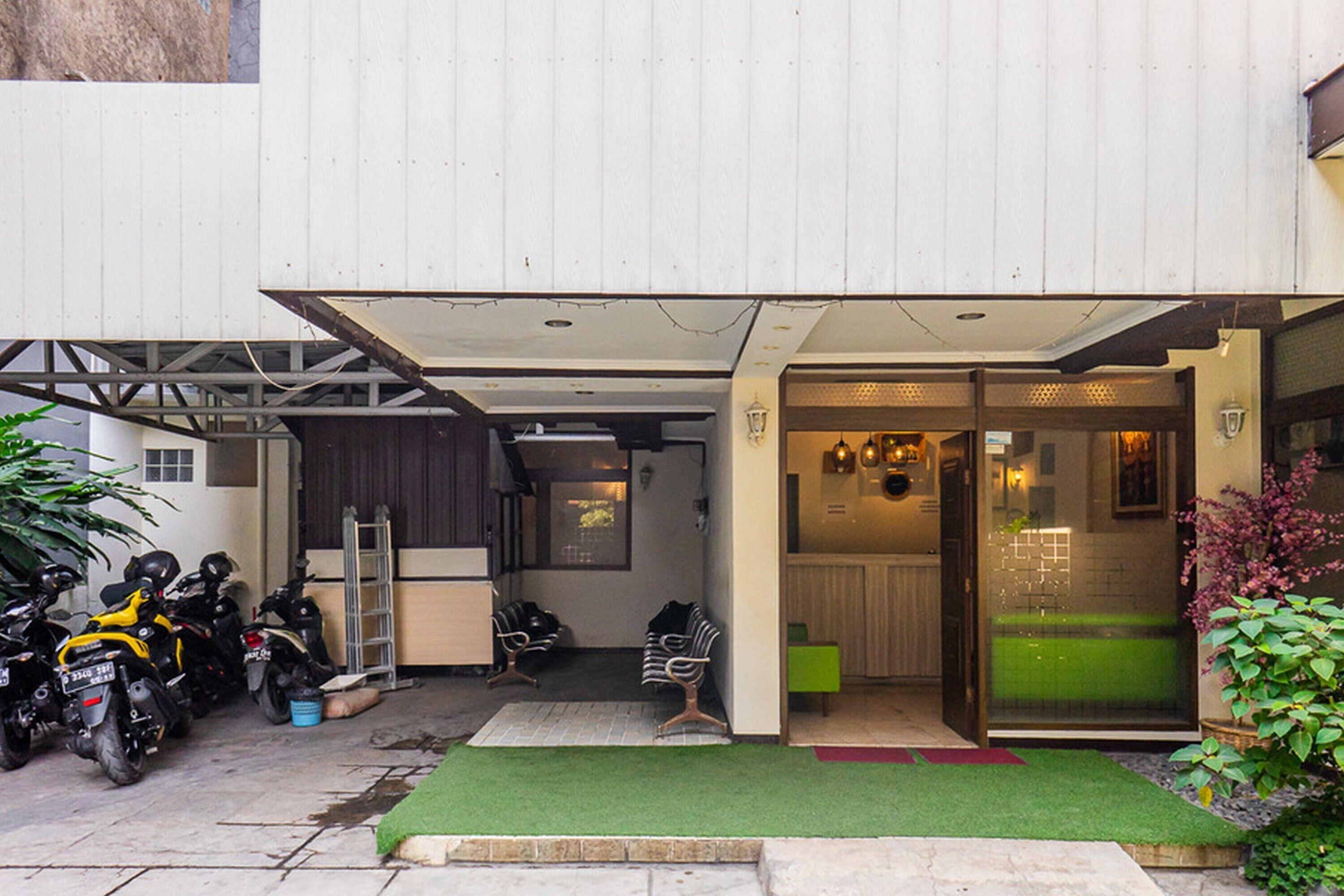 5 Smart RedDoorz Hotels in Regol Worth Booking