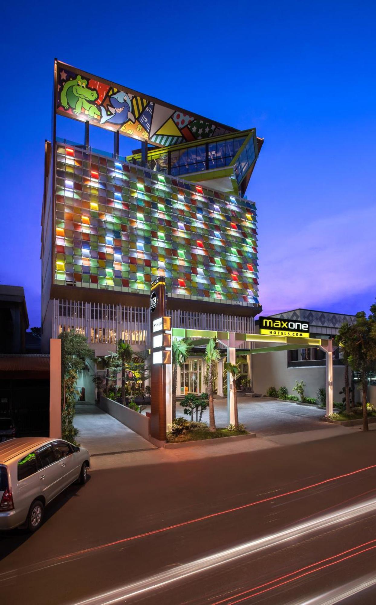 12 Resort Hotels Near Surabaya Zoo Worth Booking Now